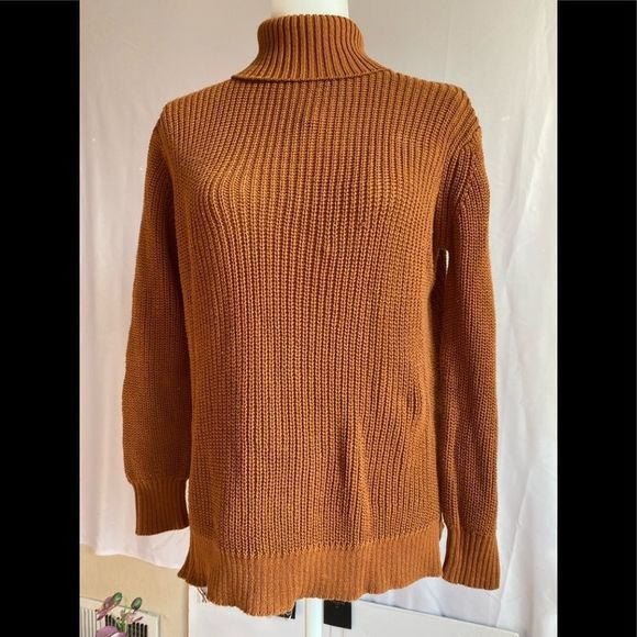 Forever 21 Sweaters - ❤️Turtleneck sweater 🌸